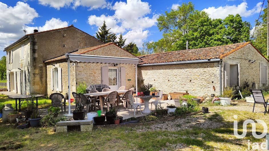 Vente maison 6 pièces 256 m² à Taugon (17170), 439 000 €