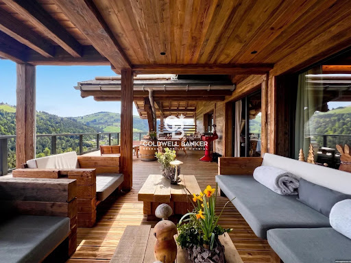 Chalet with panoramic view and terrace 1
