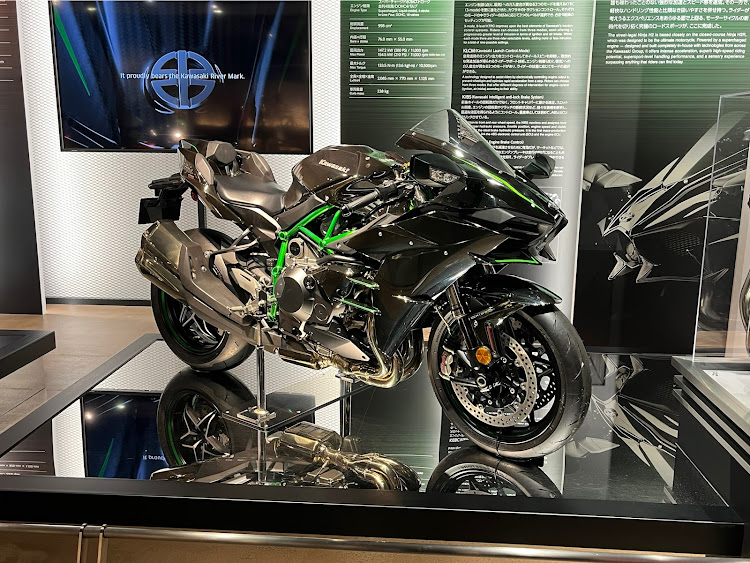 むかてゃさんが投稿したカワサキワールド・神戸ポートタワー・痛車イベント・バイク・kawasakiに関するカスタム事例の投稿画像2枚目