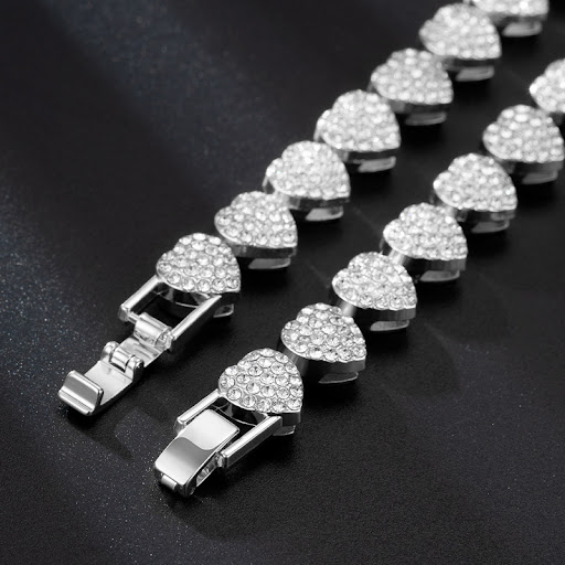 Title 16, Love Heart-shaped Necklace Full Diamond, a stun...
