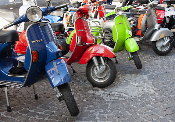 Chi "Vespa" mangia le mele  di AnnieMorgan