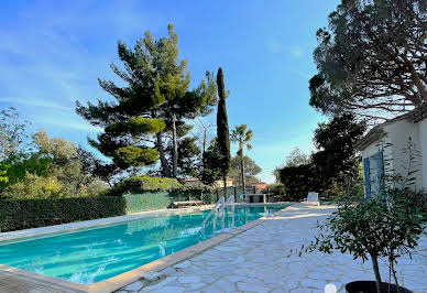 Maison avec piscine et terrasse 2