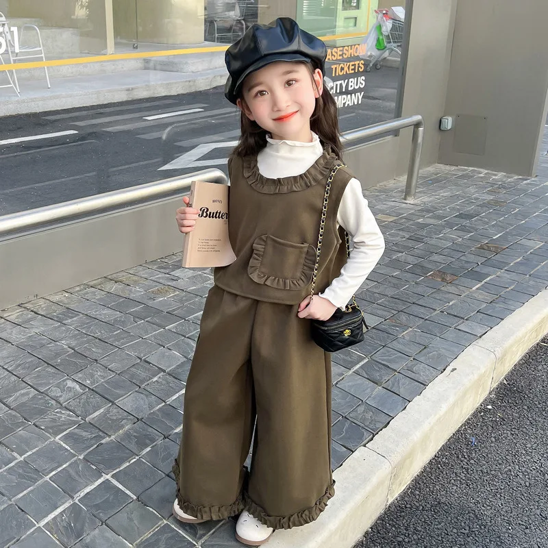 Girls Fashionable Stringy Selvedge Vest Three-piece Set. Stylish and comfortable, creating a unique look for any occasio