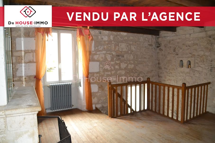 Vente maison 5 pièces 96 m² à La Rochebeaucourt-et-Argentine (24340), 49 950 €