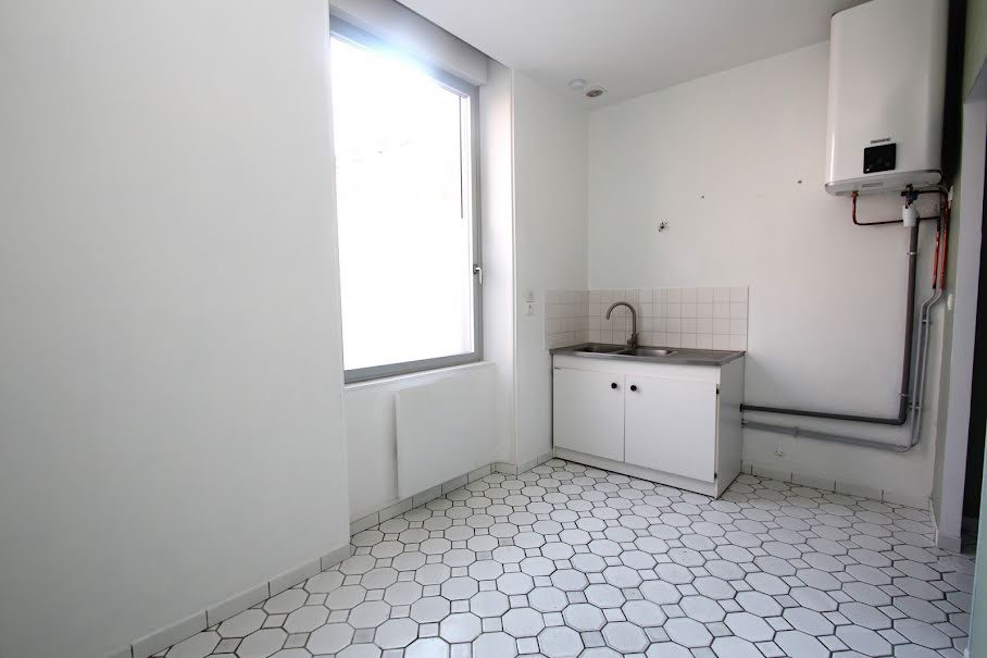 Location  appartement 1 pièce 29 m² à Decize (58300), 385 €