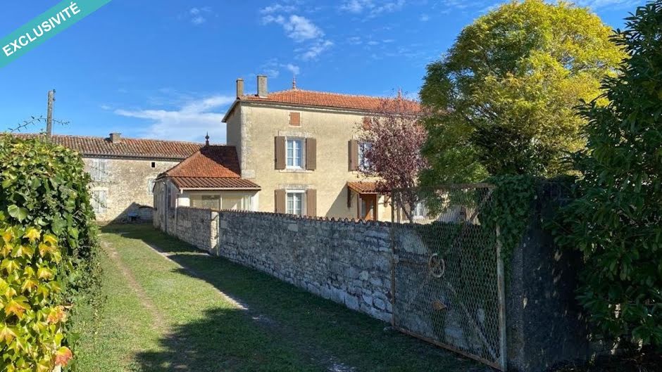 Vente maison 5 pièces 164 m² à Vervant (16330), 295 000 €