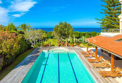 Seaside villa with pool and garden 5