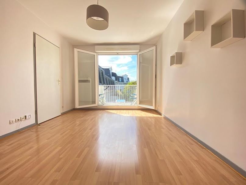 Location  appartement 2 pièces 28 m² à Noiseau (94880), 724 €