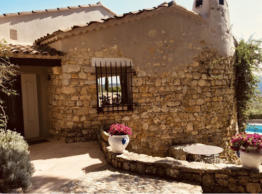 Villa with pool and garden 5