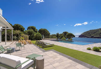 Maison avec jardin et terrasse 10