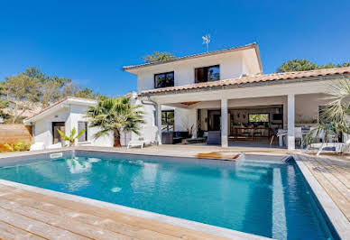 Maison avec piscine et terrasse 4