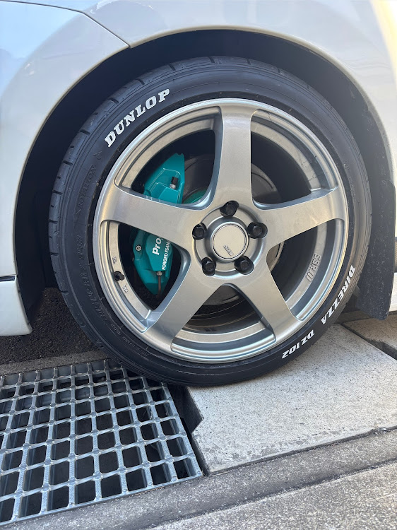 スイフトスポーツのタイヤレターに関するカスタム事例の投稿画像1枚目