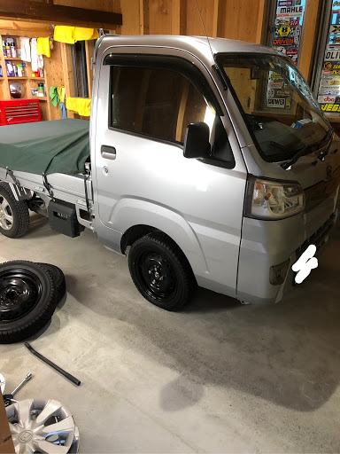 ハイゼットトラックのタイヤ交換・スタッドレスタイヤ・黒てっちん