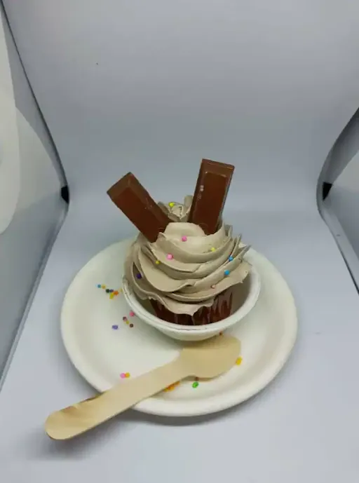 KitKat Chocolate Cupcake [2 Pieces]