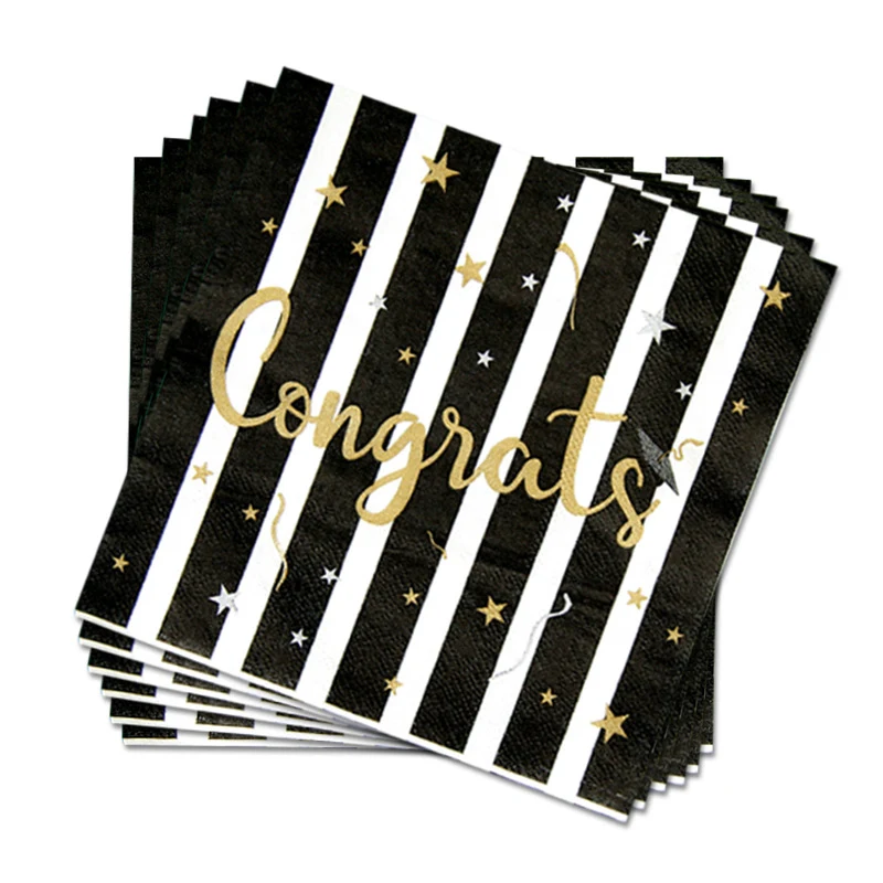 Kit festa tema temporada de formatura com pratos e copos de papel descartáveis para celebrar aniversários.