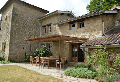 Propriété avec piscine et jardin 2