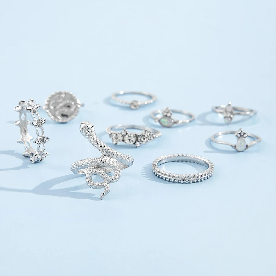 Modieuze en creatieve slangvormige diamanten bladring, negendelige set, perfect voor een opvallende en stijlvolle uitstraling.