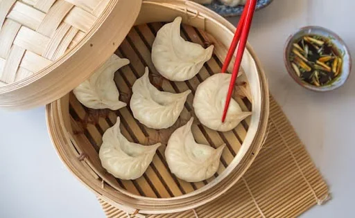 Steamed Chicken Momo Bros (6 Pcs)