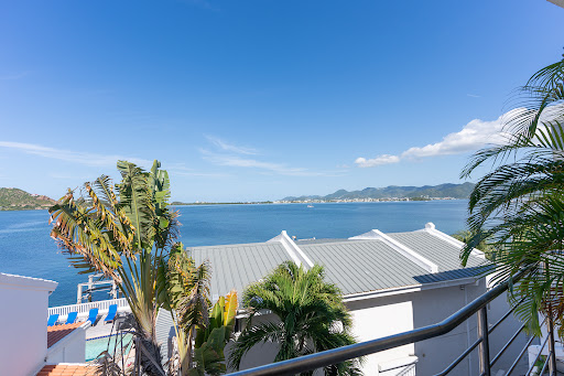 House with pool and terrace 3