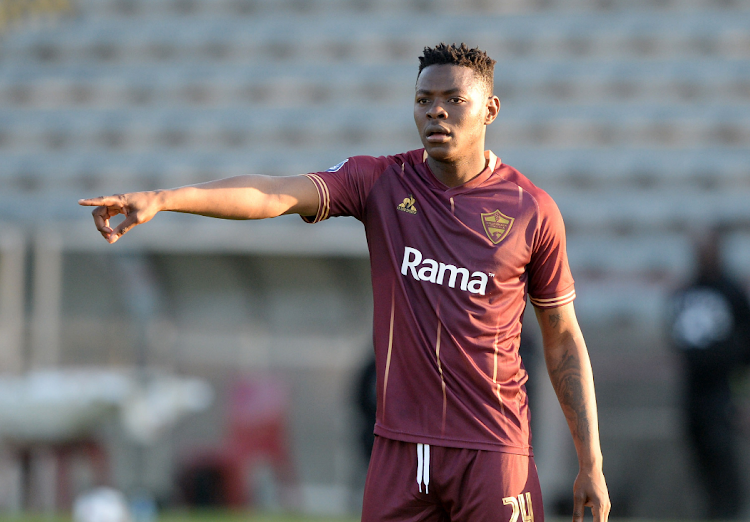 Stellenbosch FC's Zitha Kwinika has signed for Kaizer Chiefs, the Cape club has confirmed.