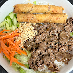 71B. Lemongrass Beef and Spring Roll Vermicelli