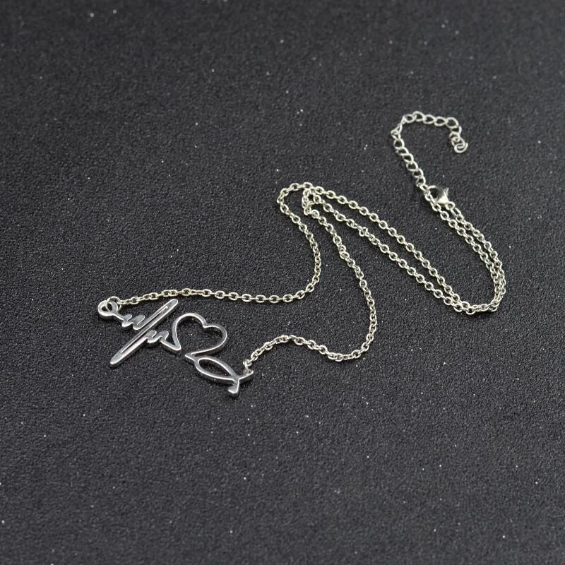 Hartvormige ketting voor vrouwen, een prachtig sieraad als symbool van liefde. Het perfecte cadeau om speciale momenten te vieren en genegenheid te tonen.