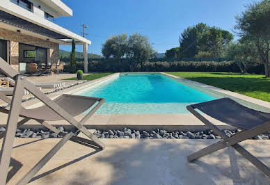 Maison avec piscine et terrasse 19