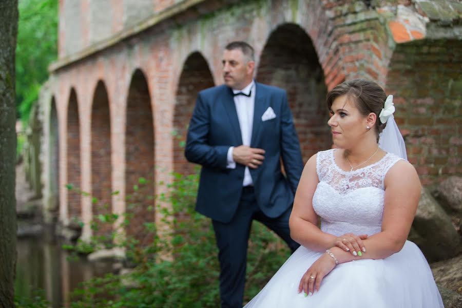 Wedding photographer Piotr Ogrodnik (piotrogrodnik). Photo of 25 February 2020