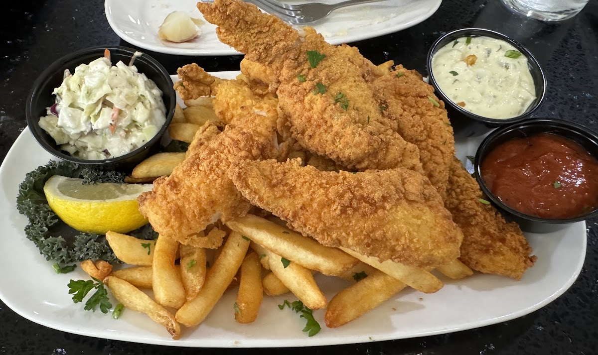 Mate Platter with fried shrimp and catfish