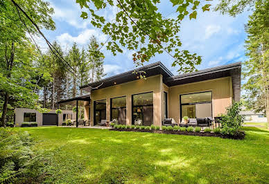 House with garden and terrace 2