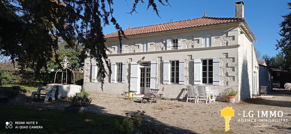 Vente maison 7 pièces 180 m² à Saint-Fort-sur-Gironde (17240), 420 000 €