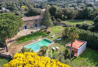 Villa avec piscine et terrasse 7