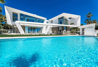 Villa with pool 12