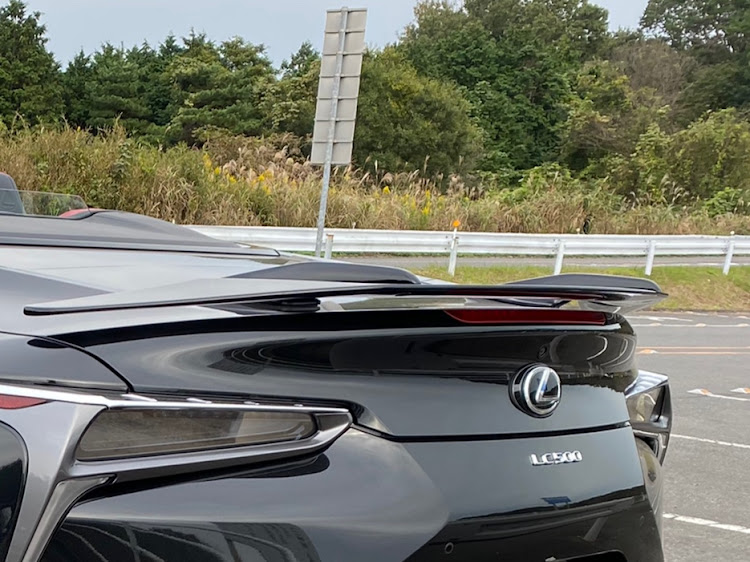 LCのTRD・TRDトランクスポイラーに関するカスタム事例の投稿画像1枚目