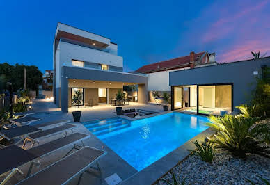 House with pool and terrace 5