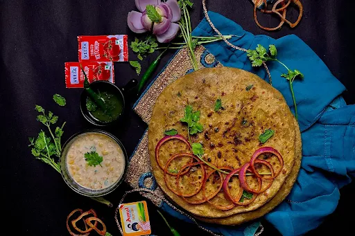 Pyaz Paratha With Amul Butter And Dahi/Pickle