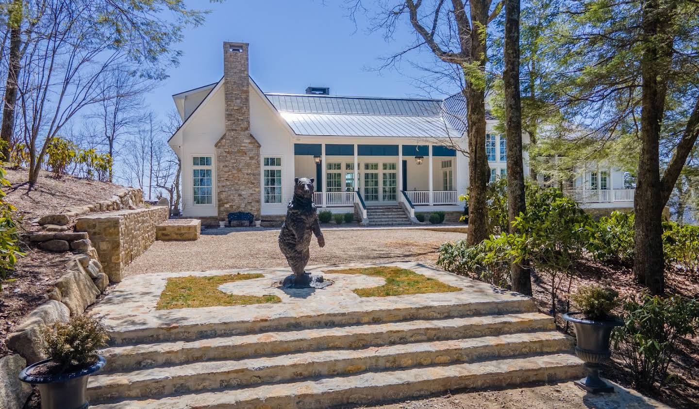 House with garden Cashiers