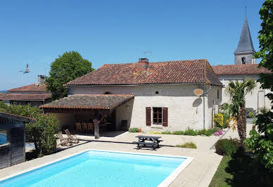 Maison avec piscine et terrasse 1