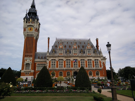 Calais - La mairie et ses jard