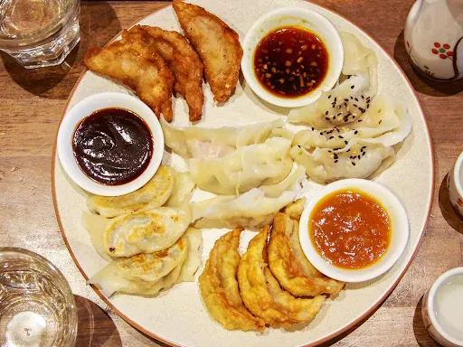 Veg Momos Box [18 Pieces]