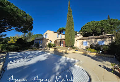 Villa avec piscine et terrasse 1