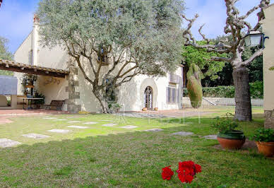 Maison avec piscine et terrasse 1