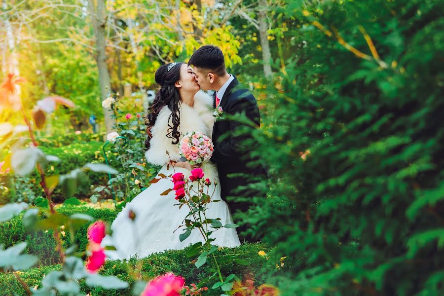 Fotógrafo de casamento Anna Sukhanova (konyakhina). Foto de 25 de outubro 2016