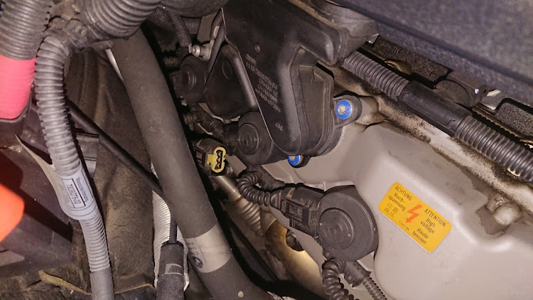 M3 クーペのDIY・イグニッションコイル交換・ミスファイア・V8エンジン・雨天決行に関するカスタム事例の投稿画像6枚目