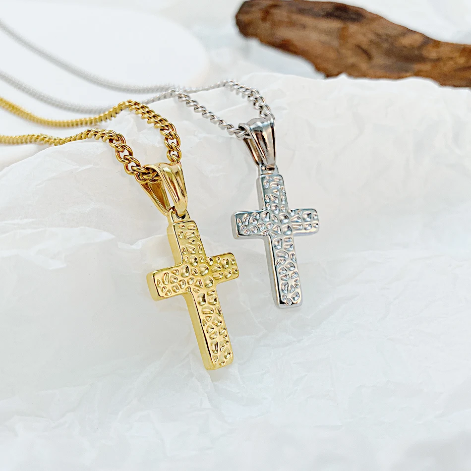 Ornement Collier Pendentif en Acier Inoxydable Mode Tout-Aller. Un bijou élégant et polyvalent, parfait pour sublimer toutes vos tenues.