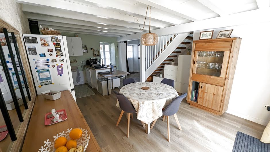 Vente maison 4 pièces 92 m² à Magne (79460), 210 000 €