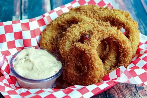 Deep Fried Onion Rings with Dipping Sauce