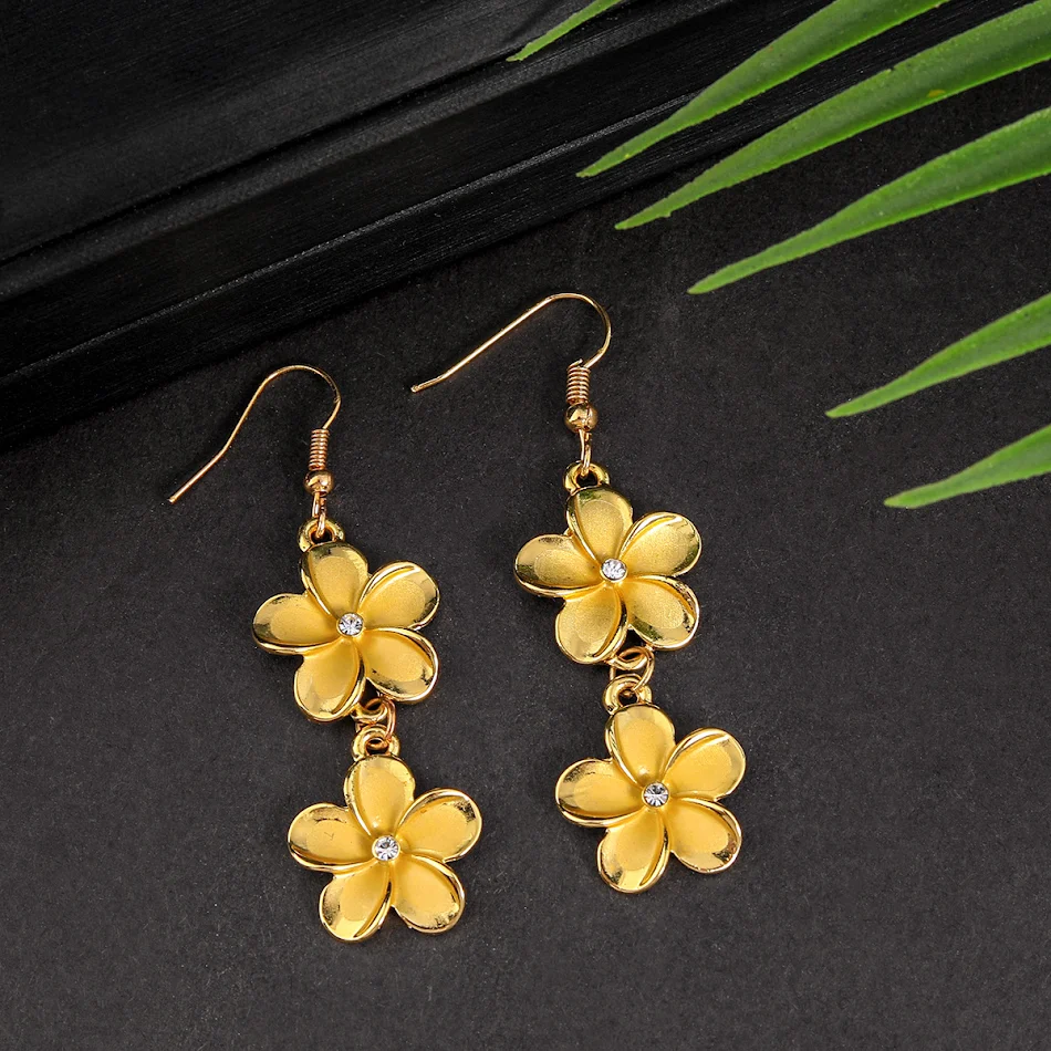Elegante conjunto de collar y pendientes estilo hawaiano, diseño divertido de cerdo en la arena, lujo ligero para mujeres