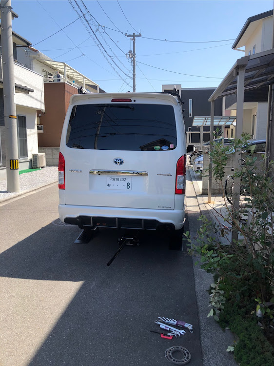 ハイエースバンの車検戻し戻し・バットフェイス・コンバージョンバンパー欲しいに関するカスタム事例の投稿画像1枚目