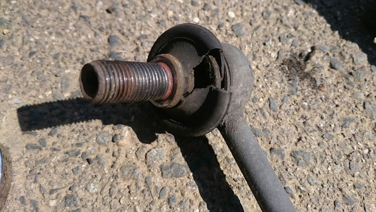 ゴルフ R32のスタビリンク交換・DIYに関するカスタム事例の投稿画像2枚目